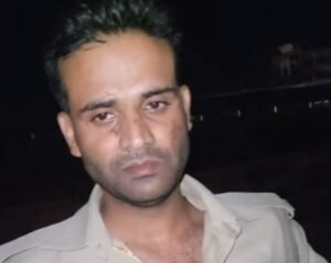 सिपाही ने नशे में मचाया उत्पात, हाईवे पर जुटी भीड़