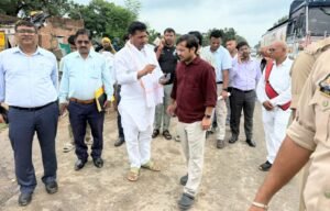 चंद्रप्रभा नदी का जलस्तर बढ़ा, घरों में घुसा बाढ़ का पानी